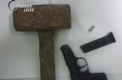 "Dimmi dove si trova la mia ex" e minaccia e sequestra l'amica con una pistola: arrestato 29enne - Corriere Salentino