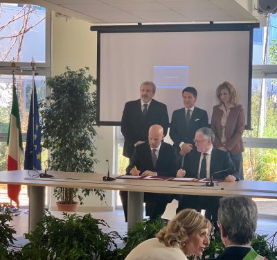 Conte firma l’accordo per 4 centri di ricerca: uno nel Salento. La visita all’ISUFI. Potì rifiuta l’invito di Conte: “Misure di rilancio per il Salento” - Corriere Salentino