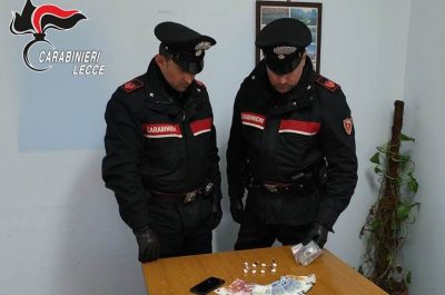 Scappa alla vista dei carabinieri, poi ne spedisce due al pronto soccorso: 23enne nei guai per spaccio - Corriere Salentino