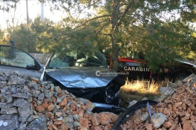 Si schianta contro un muretto e poi contro un pino: in Rianimazione una barista 28enne - Corriere Salentino