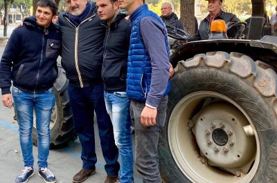 Xylella: agricoltori in piazza a Lecce. Emiliano:“Al Premier Conte chiediamo 500 milioni di euro” - Corriere Salentino