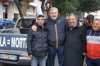 Xylella: agricoltori in piazza a Lecce. Emiliano:“Al Premier Conte chiediamo 500 milioni di euro” - Corriere Salentino