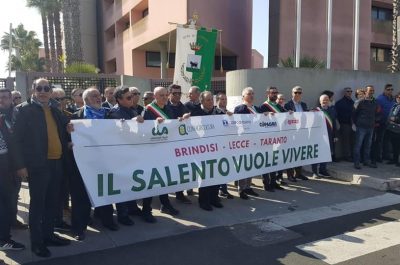 Xylella, arrivano i trattori a Lecce: problemi alla circolazione - Corriere Salentino