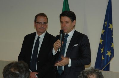 Conte firma l’accordo per 4 centri di ricerca: uno nel Salento. La visita all’ISUFI. Potì rifiuta l’invito di Conte: “Misure di rilancio per il Salento” - Corriere Salentino