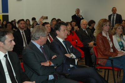 Conte firma l’accordo per 4 centri di ricerca: uno nel Salento. La visita all’ISUFI. Potì rifiuta l’invito di Conte: “Misure di rilancio per il Salento” - Corriere Salentino