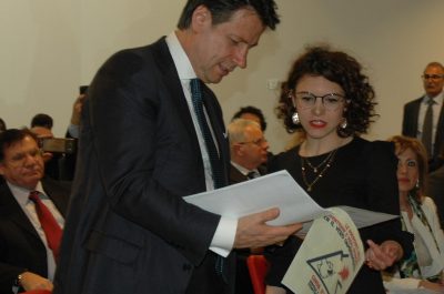 Conte firma l’accordo per 4 centri di ricerca: uno nel Salento. La visita all’ISUFI. Potì rifiuta l’invito di Conte: “Misure di rilancio per il Salento” - Corriere Salentino