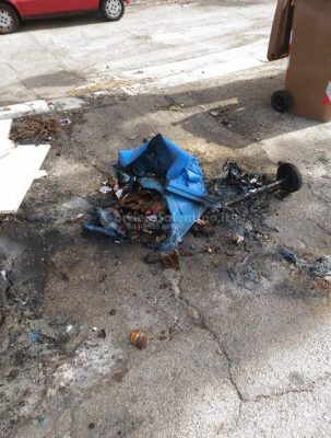 Cassonetti bruciati ripetutamente, Giordano Anguilla: “Condomini costretti a pagare vandalismo e inerzia del Comune” - Corriere Salentino