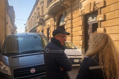 Scorribanda notturna nella sede del Comune di Trepuzzi, ladri in fuga con 7 computer - Corriere Salentino