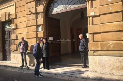 Scorribanda notturna nella sede del Comune di Trepuzzi, ladri in fuga con 7 computer - Corriere Salentino