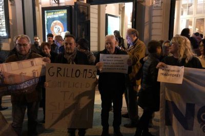 Grillo al Politeama, gli ex attivisti lo contestano: “Chi di vaffa colpisce di vaffa perisce” - Corriere Salentino