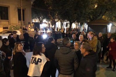 Grillo al Politeama, gli ex attivisti lo contestano: “Chi di vaffa colpisce di vaffa perisce” - Corriere Salentino