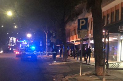 Paura lungo la circonvallazione di Lecce, cortocircuito scatena incendio nel negozio di articoli per feste - Corriere Salentino