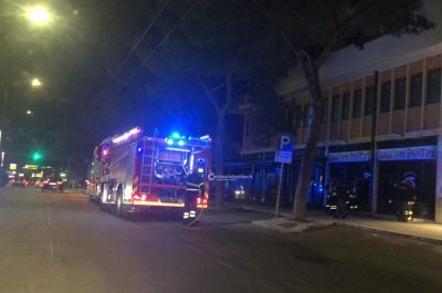 Paura lungo la circonvallazione di Lecce, cortocircuito scatena incendio nel negozio di articoli per feste - Corriere Salentino
