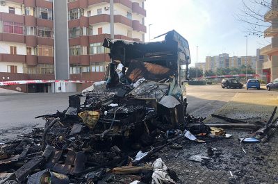 Devastante incendio nella notte alla periferia di Lecce: distrutto un camper - Corriere Salentino