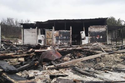 Incendio "divora" lido balneare, distrutto dalle fiamme lo stabilimento "Il Molo" - Corriere Salentino