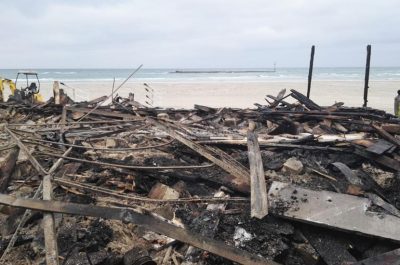 Incendio "divora" lido balneare, distrutto dalle fiamme lo stabilimento "Il Molo" - Corriere Salentino