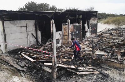 Incendio "divora" lido balneare, distrutto dalle fiamme lo stabilimento "Il Molo" - Corriere Salentino