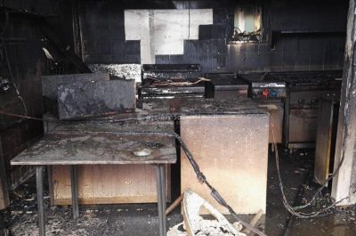 Incendio "divora" lido balneare, distrutto dalle fiamme lo stabilimento "Il Molo" - Corriere Salentino