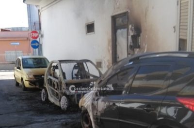 "Mezzanotte di fuoco": rogo distrugge due auto e ne danneggia una terza. Danni anche ad un'abitazione - Corriere Salentino