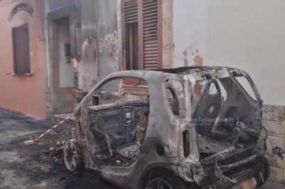 Notte "rovente" nel basso Salento, incendiate due auto nel giro di pochi minuti - Corriere Salentino