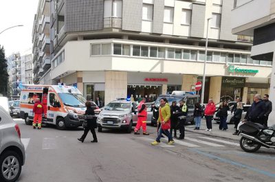 Investita sulle strisce pedonali nel pieno centro di Lecce, corsa in ospedale per una donna - Corriere Salentino