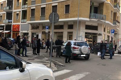 Investita sulle strisce pedonali nel pieno centro di Lecce, corsa in ospedale per una donna - Corriere Salentino