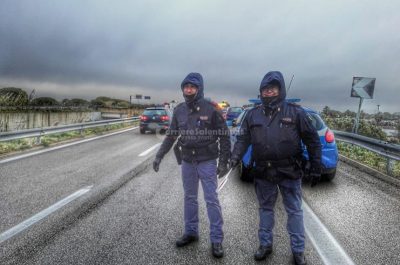 Paura sulla 274, camion si ribalta e sparge carburante sull'asfalto: in due finiscono al pronto soccorso - Corriere Salentino