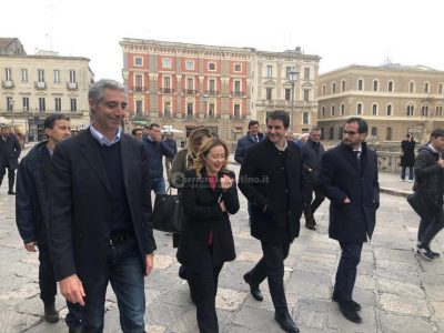 La “ditta” Meloni-Fitto in campo per le primarie leccesi e per le europee: la passeggiata in centro con Congedo - Corriere Salentino
