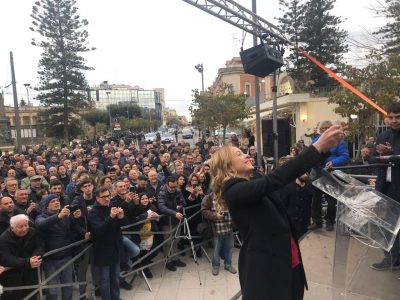 La “ditta” Meloni-Fitto in campo per le primarie leccesi e per le europee: la passeggiata in centro con Congedo - Corriere Salentino