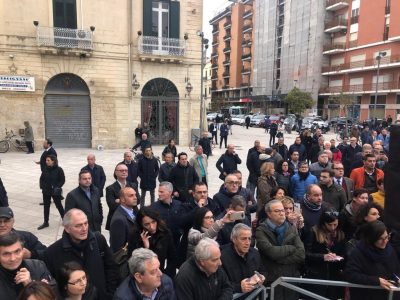 La “ditta” Meloni-Fitto in campo per le primarie leccesi e per le europee: la passeggiata in centro con Congedo - Corriere Salentino