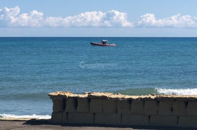 Sub lancia l'allarme: "Ordigni ai piedi del faro di San Cataldo". Recuperata una dozzina di bombe - Corriere Salentino