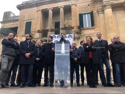 La “ditta” Meloni-Fitto in campo per le primarie leccesi e per le europee: la passeggiata in centro con Congedo - Corriere Salentino