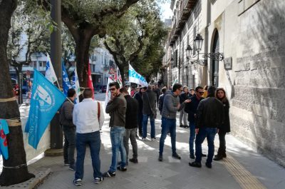 Polizia penitenziaria, i sindacati protestano davanti alla Prefettura di Lecce - Corriere Salentino