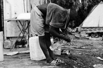 "3,50": il reportage di Toti Bello che racconta l'inferno in terra dei lavoratori stagionali sfruttati dal caporalato - Corriere Salentino