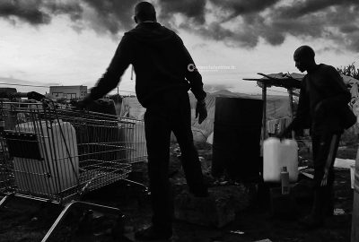 "3,50": il reportage di Toti Bello che racconta l'inferno in terra dei lavoratori stagionali sfruttati dal caporalato - Corriere Salentino