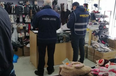 Pellicce di dubbia provenienza, sequestrati 38 capi di abbigliamento nel neretino - Corriere Salentino