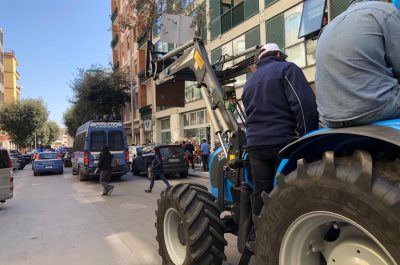 Xylella, arrivano i trattori a Lecce: problemi alla circolazione - Corriere Salentino