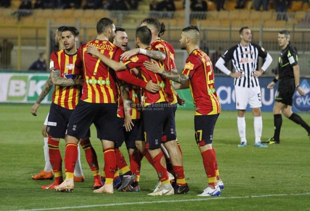 Profumo di primavera e di vittorie esaltanti, Lecce batte Ascoli 7 a 0 - Corriere Salentino