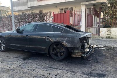 Notte di fuoco tra Lecce e la provincia: bruciano due auto ed un furgone - Corriere Salentino
