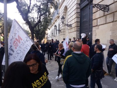 Xylella, incontro con la ministra Lezzi. I gilet arancioni: “Si faccia presto o rischio campagne a fuoco” - Corriere Salentino