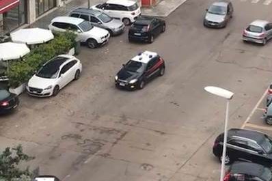 Forano muro delle Poste e attendono il direttore, ma arrivano i carabinieri e finiscono in manette - Corriere Salentino