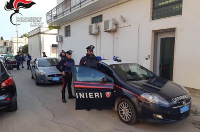 Forano muro delle Poste e attendono il direttore, ma arrivano i carabinieri e finiscono in manette - Corriere Salentino