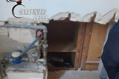 Forano muro delle Poste e attendono il direttore, ma arrivano i carabinieri e finiscono in manette - Corriere Salentino