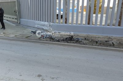 Si schianta con la Porsche contro un muro, poi finisce nei campi: muore in ospedale - Corriere Salentino