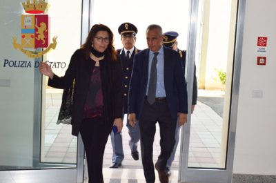 Il Questore Valentino visita la "Città Bella", incontro con agenti e militari della Capitaneria di Porto - Corriere Salentino