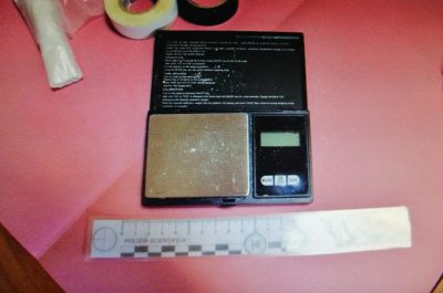 Viavai sospetto da un'abitazione, in casa spunta un etto di cocaina: in carcere due giovani - Corriere Salentino