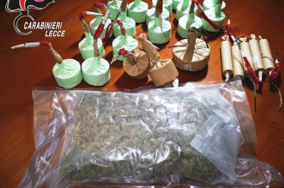 Droga, armi, munizioni e due dozzine di bombe carta in casa: due giovani finiscono nei guai - Corriere Salentino