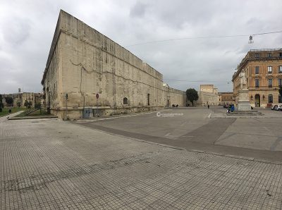 Lecce, spaccio in Piazza Libertini? I residenti chiedono più luce: in Commissione Traffico la discussione - Corriere Salentino