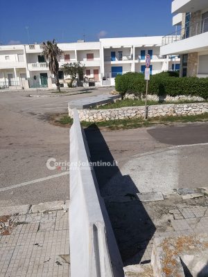 Rischio crolli, a Torre dell’Orso interdetta Via Belvedere: una lesione sospetta - Corriere Salentino