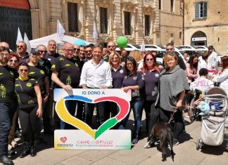 Cuore Amico, festa in piazza Duomo: benedizione di Mons. Seccia e consegna delle auto attrezzate